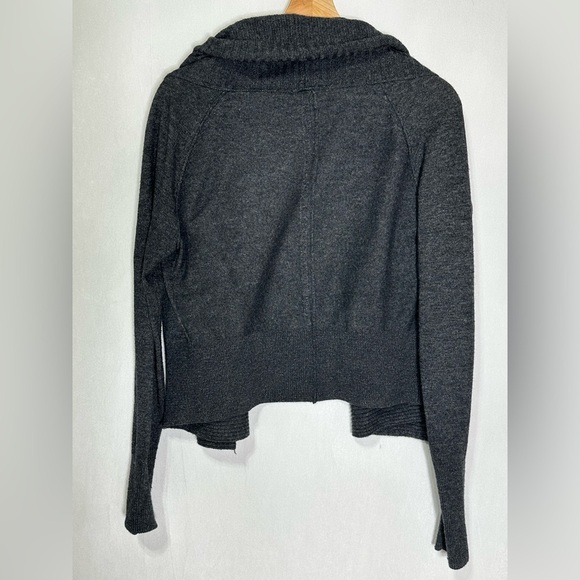 Theme - gray wool ribbed cropped cardigan - small - Picture 2 of 3